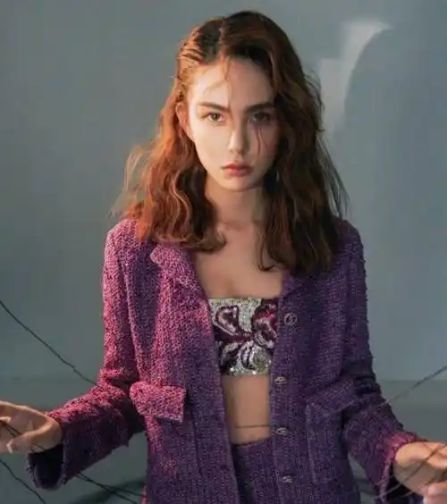 当她穿起露背裙后,懂了_造型_时尚_身材