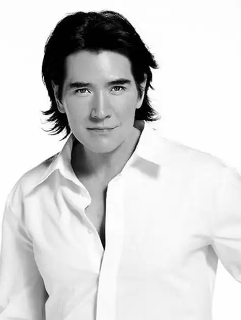 那些常年留长发的男星不剪短发的原因只有一个怕你心动