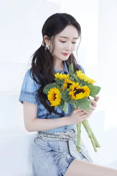 杨幂双马尾牛仔裙造型#杨幂直播双马尾牛仔造型～可爱甜美的幂冒