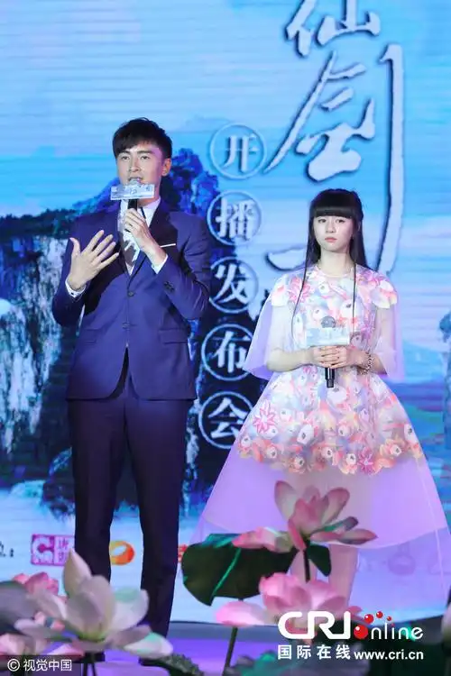 《云之凡》娜扎转裙 小彩旗郑元畅最萌身高差