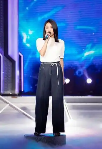 陈粒性感而不夸张的穿搭展现了stellaluna的低调奢华