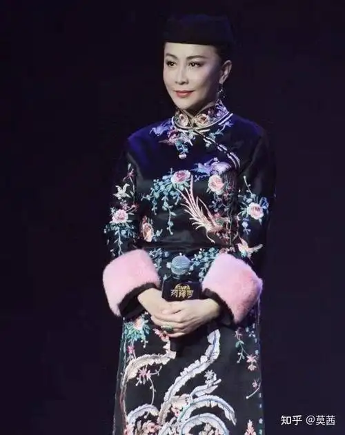 赵露思,倪妮,关晓彤,刘浩存,刘嘉玲,周冬雨,欧阳娜娜,等严格来说,旗袍