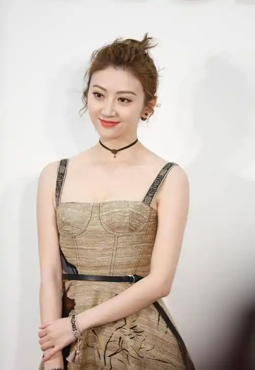 景甜回应资源咖,当初因为太年轻对资源没概念,按照公司安排去做_质疑