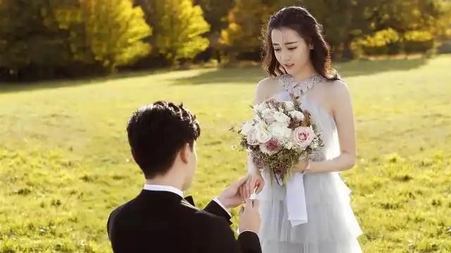近段时间相信大家都已经看过了迪丽热巴的婚纱照,没错她要结婚了!why?