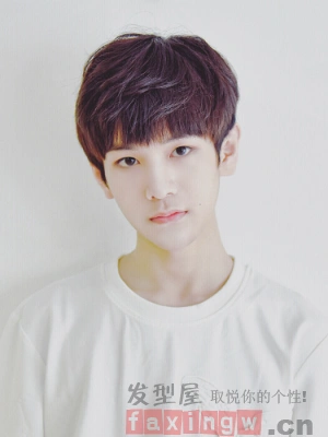 帅气学长或是校草发型莫若这一款棕色短发,微微一笑的样子真是让学妹