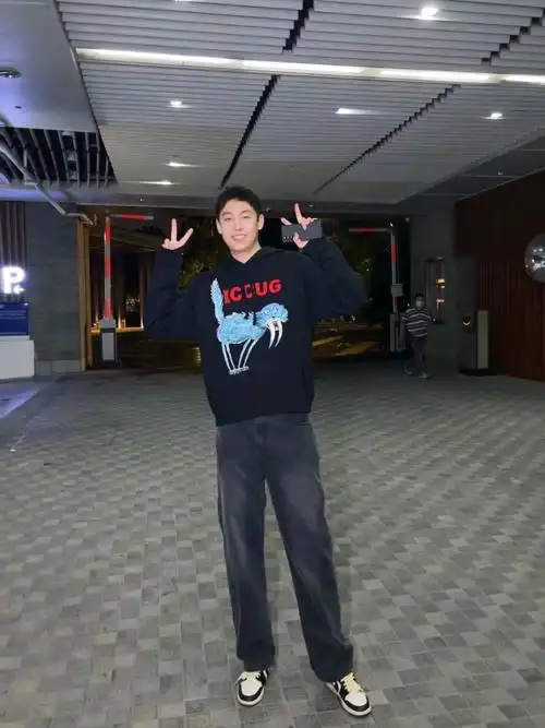 下雨不怕我护着你90:nbky#身高192  #ootd每日穿搭  #男友穿搭