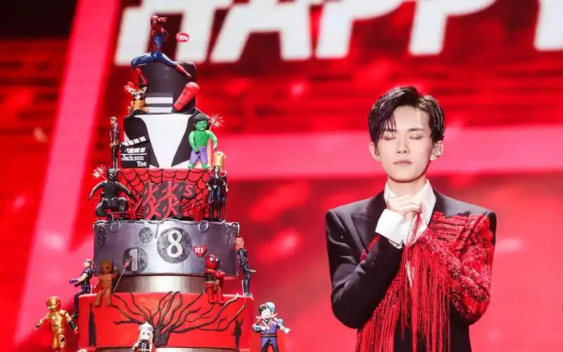 易烊千玺十八岁生日会成人礼明星祝福!