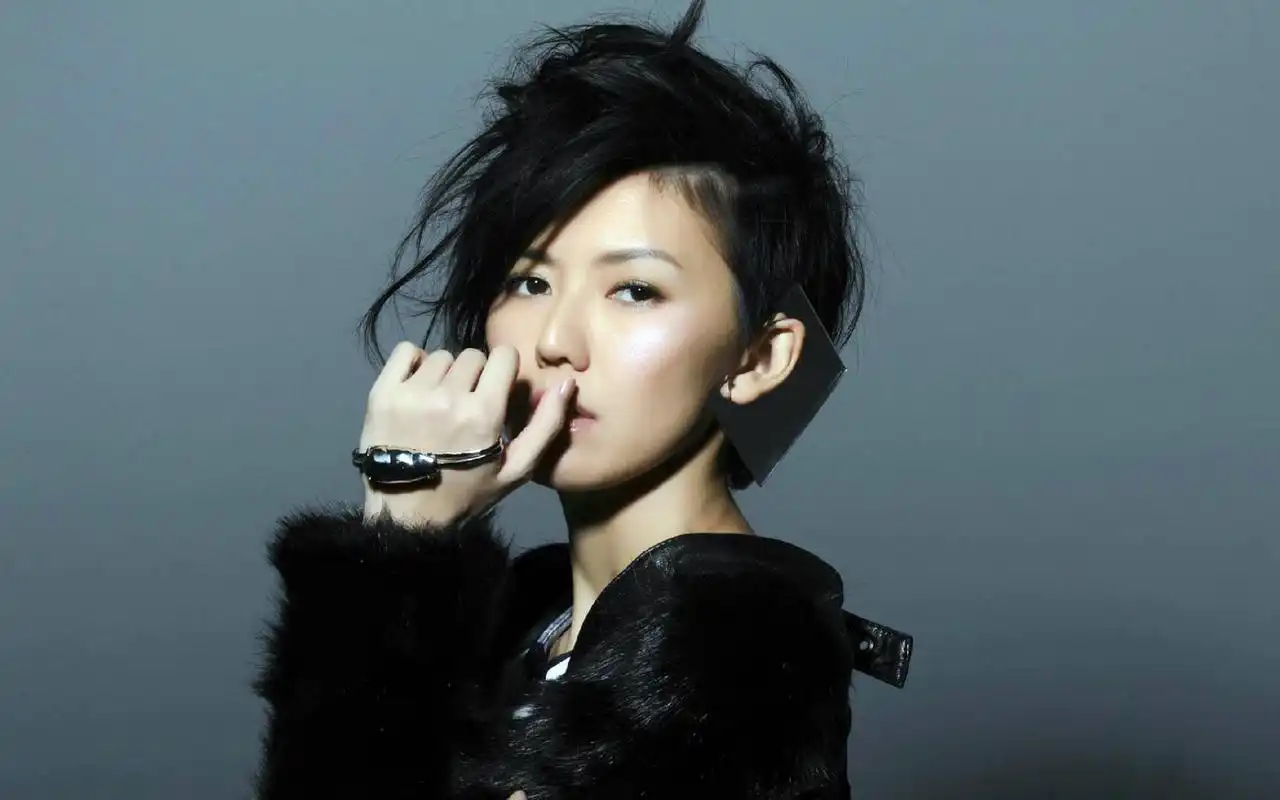 孙燕姿港台女明星壁纸短发美女孙燕姿