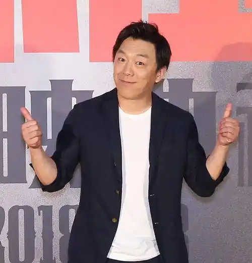 黄渤的故事:对张艺兴超级好,和刘亦菲是同学,与妻子恩爱无绯闻_表演