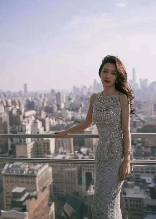 李冰冰超话##李冰冰波光云影大片##李冰冰时装周状态##李冰冰啃秀