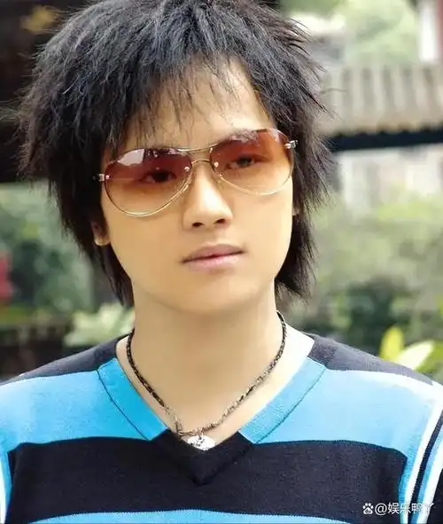 偶尔在一些社交平台上能看到她分享的生活照片,消息传言称她的身体