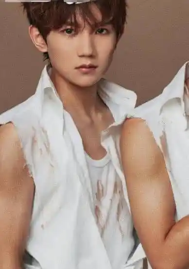 有的人表面上柔弱可爱,背地里却是"刚哥",王源肌肉照暴露_张脸_网友