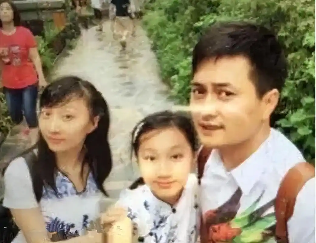 云飞和高月离婚6年,一个娶北大才女,一个带着女儿艰难生活