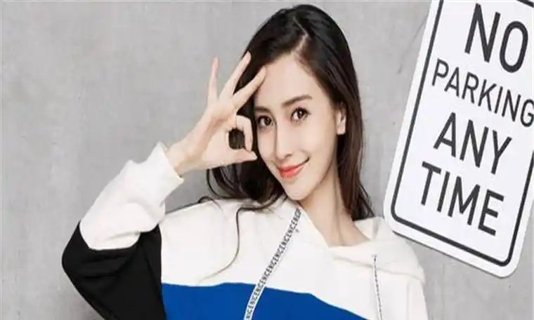 原创杨颖蔡徐坤同框女方丝毫不受婚姻风波影响活动现场魅力十足