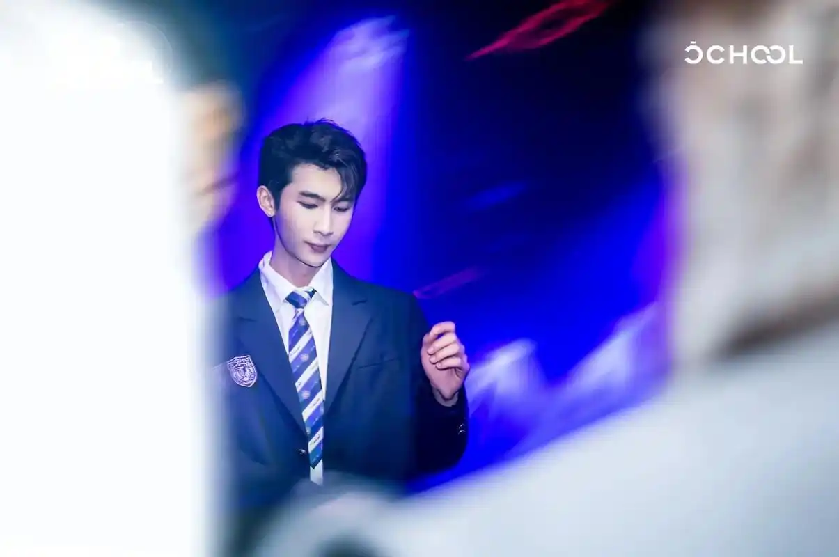 杨洋壁纸  - 别来无恙. - 抖音