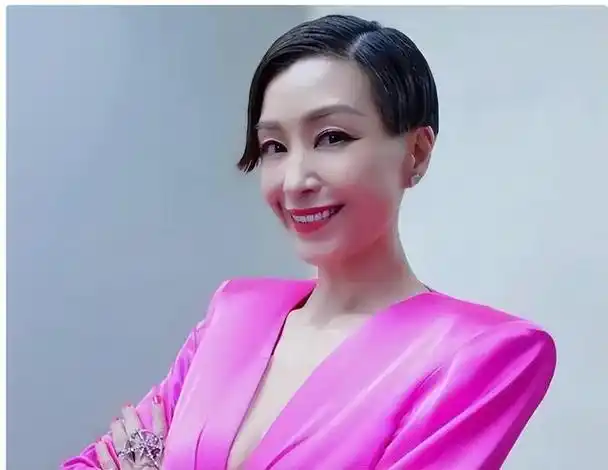 回顾伍咏薇21岁嫁51岁富豪,婚后13天老公猝死,最终获遗产900万