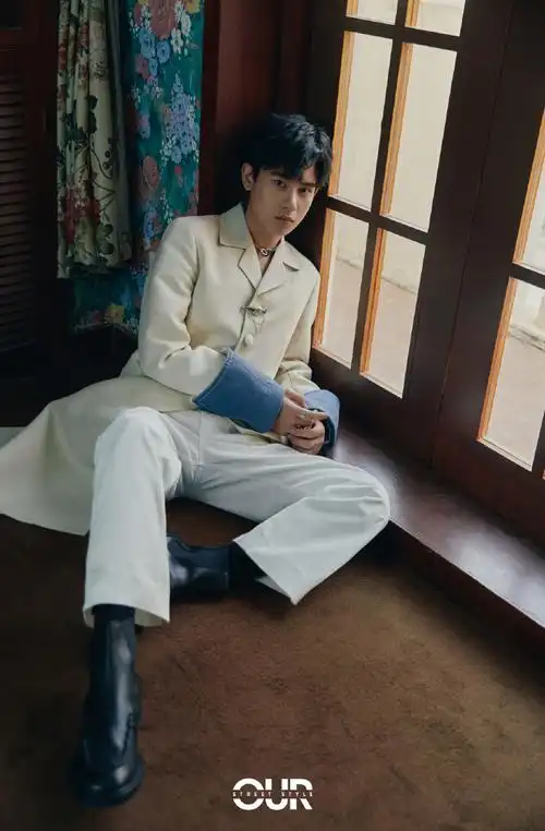 男士街拍 立冬新语 主题 胡先煦的街拍look