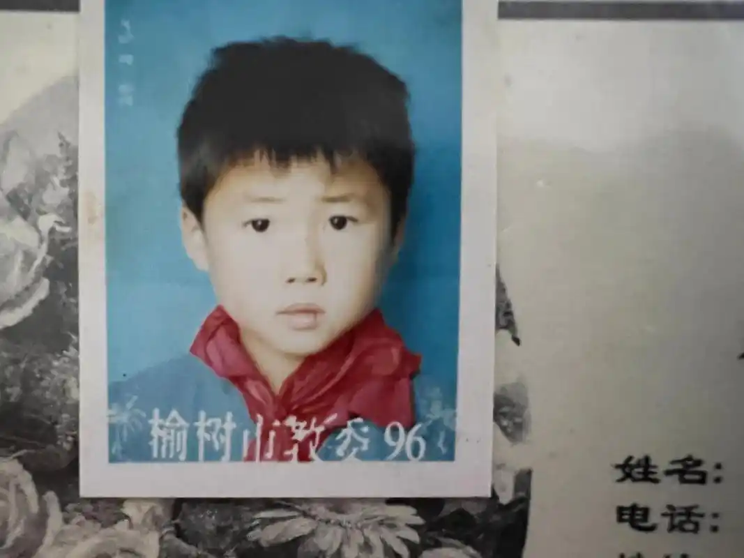 偶尔翻起老照片看到小时候的自己时间变得好快想想自己曾经也是萌娃