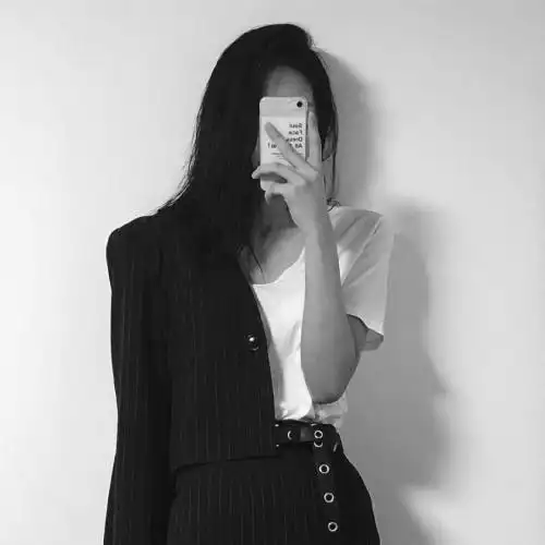 女生头像黑白伤感侧脸真实