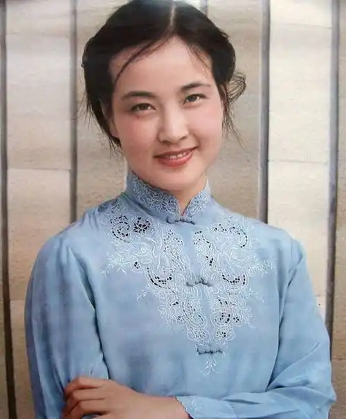 70年代北影厂三朵金花,浑然天成的美貌红遍全国,如今境况如何_刘晓庆