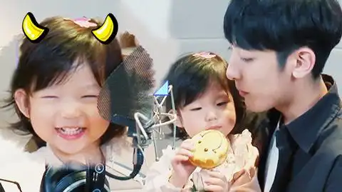 心儿假装喂食套路王睿涵