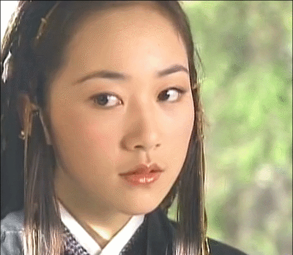 而另一部《萍踪侠影》,则是一部检验颜值的古装剧,剧里全是俊男美女