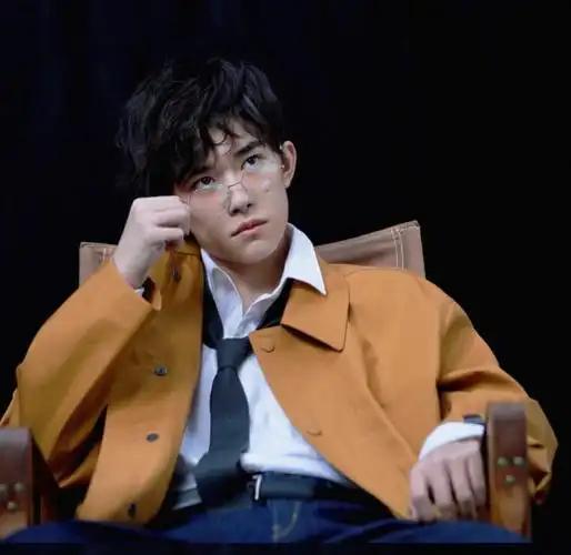 《少年的你》易烊千玺寸头造型曝光,眼神透露超越年龄的成熟