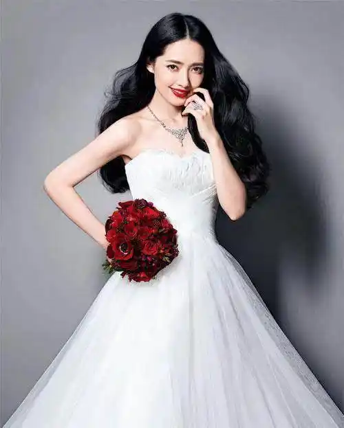 国民女神郭碧婷发生日写真,为何她只爱曾轶可_长发_文艺_吊带