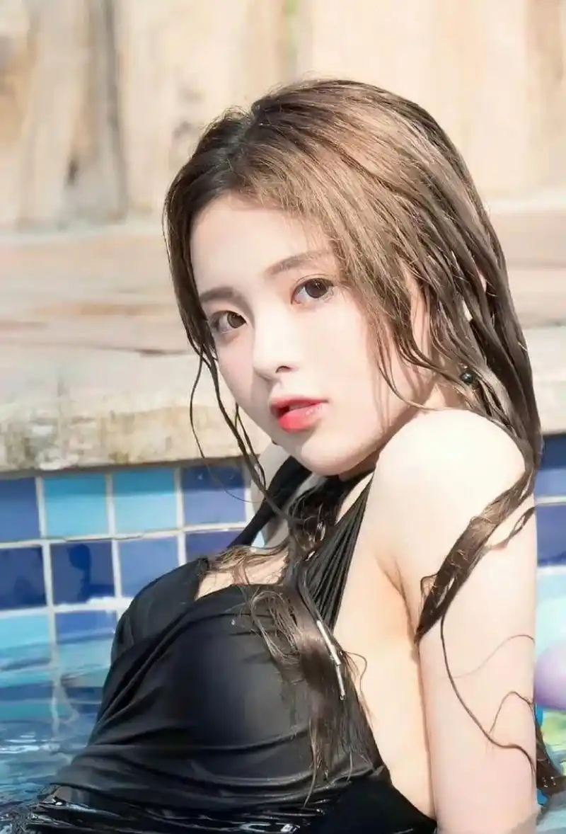 杨超越icon性感泳装93太劲爆了,身材和容颜都好的没确定,太吸引人了