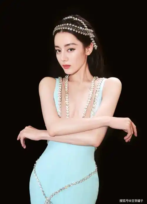 迪丽热巴扮美人鱼太火辣!