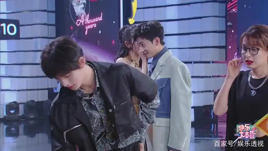 2021快乐大本营第杨洋迪丽热巴荣耀夫妇在线完整观看720高清中字已