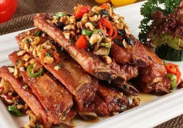 男朋友的奶奶教我做手抓排骨,自从学会后,喜欢上做荤菜了