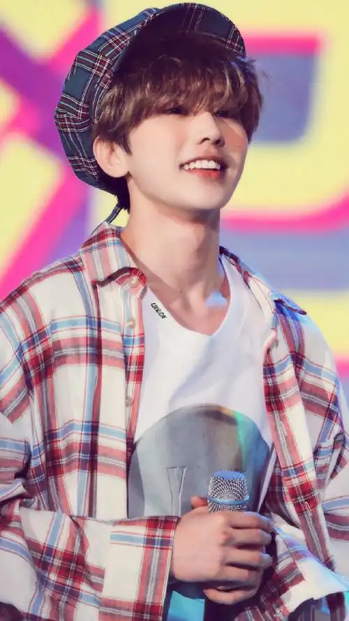 铺满可爱的脸蛋才是第一紧要事[牛年大吉]cxk 蔡徐坤 巨c