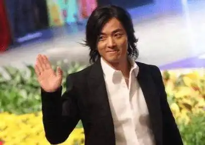 郑伊健年过半百如今这副模样身家过亿却和蒙嘉慧坚定做丁克