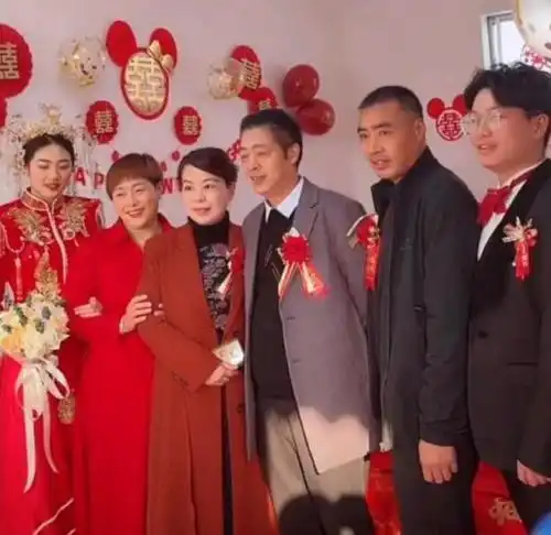堂嫂曝光郭威婚礼照杜新枝的装扮却成全场焦点网友牛魔王