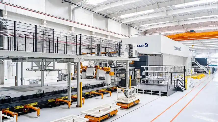 恒大汽车两基地全面试产 "黑灯工厂"科技感爆棚