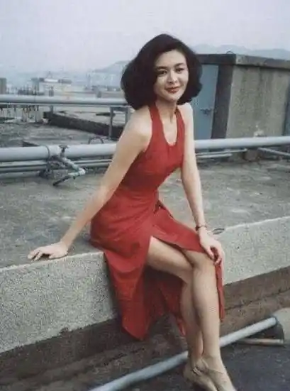 原创关之琳巅峰时期有多绝看她的泳衣照才知道刘銮雄的快乐