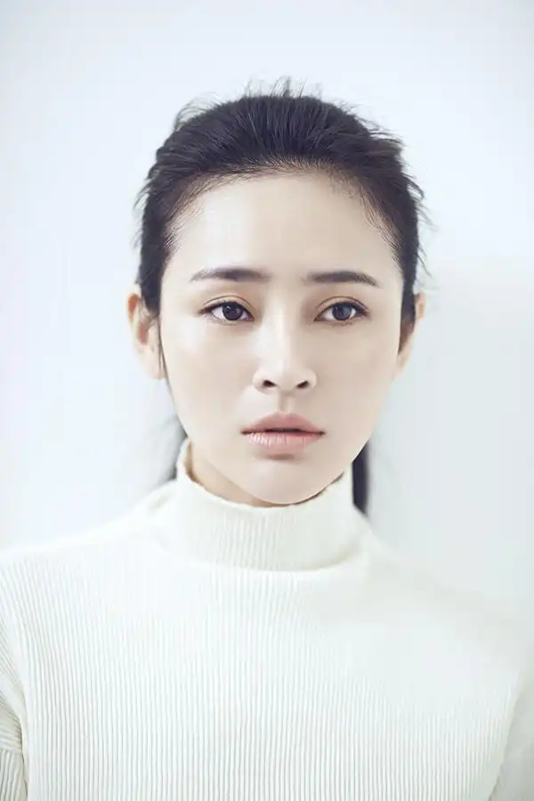 于明加迷人微笑