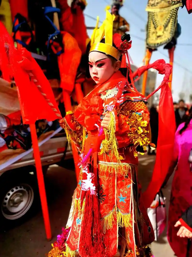 社火 #踩高跷 #民俗文化 西北人的社火是骨子里 - 抖音