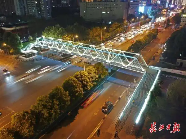武汉这9座人行天桥亮起来,给国庆添彩