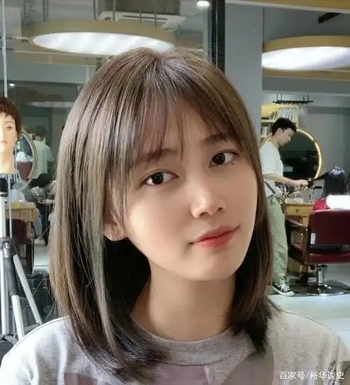 都需要重视自己的发型,明明两个颜值差不多的女人,就因为发型的差别