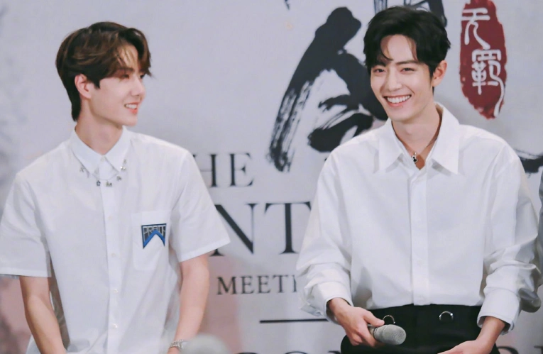 原创陈情令热度高肖战王一博依旧同框网友少磕真人cp