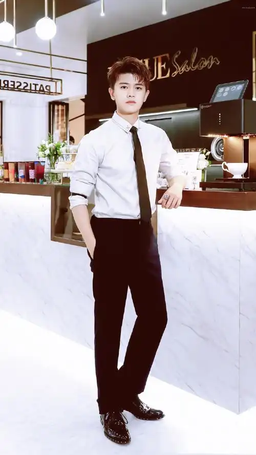 任嘉伦锦衣之下