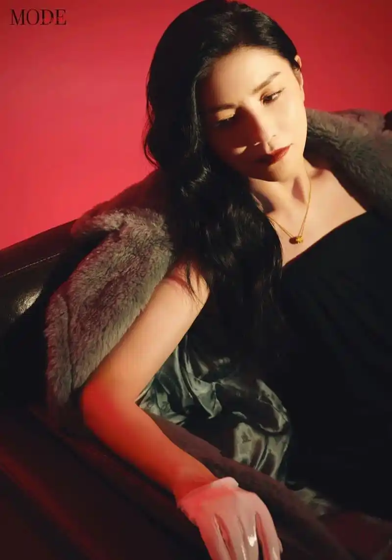 潮宏基 携手演员#胡可 拍摄《modemagazine》杂 - 抖音