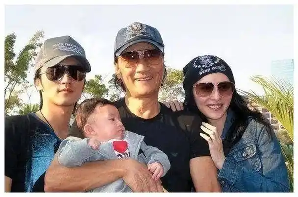 谢贤披露与张柏芝生三胎,揭秘谢霆锋婚事,关乎王菲幕后秘辛_婚姻_感情