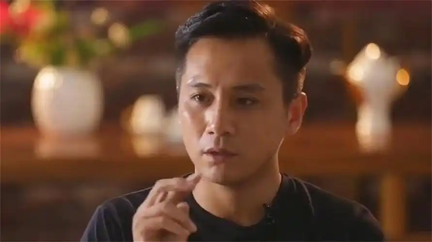 老师讲出刘烨结婚没请女同学的原因看出来他真是个好男人