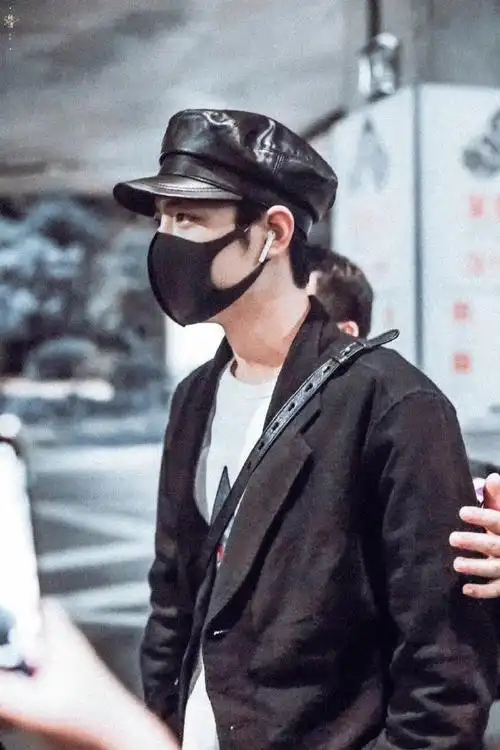 又帅气又飒走路都好酷#肖战#  @x玖少年团肖战daytoy#肖战我喜欢你