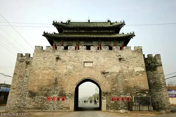 据《清平县志》记载,清平县城原为土城,宋宣和七年(1125年)始建,金