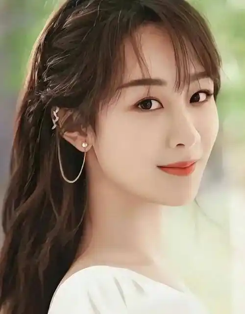 36岁赵丽颖都演妈了,31岁杨紫却还演高中生,孙俪说的话真没错_观众