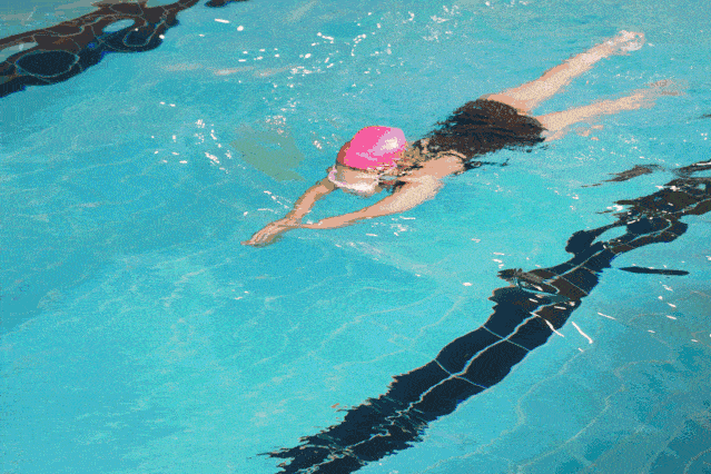 这个夏天,让浪花翻"泳"!_游泳